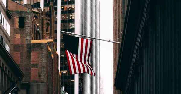 人工智能机器人和人谈恋爱