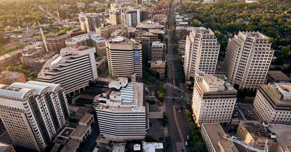 电子大数据的院校排名：数据驱动的选择