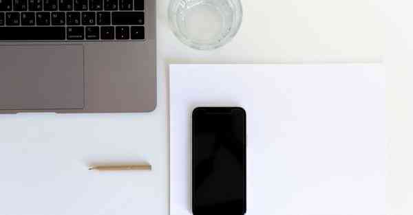 人工智能机器人和人谈恋爱