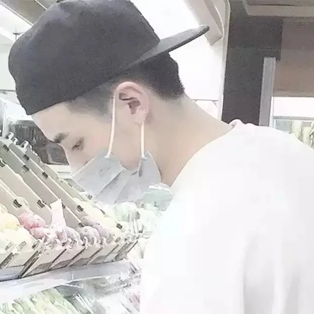 胥蕊岩舒