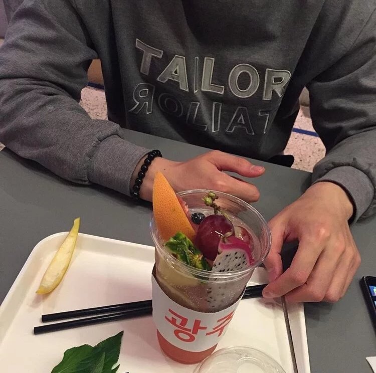 国鸣蝶霄