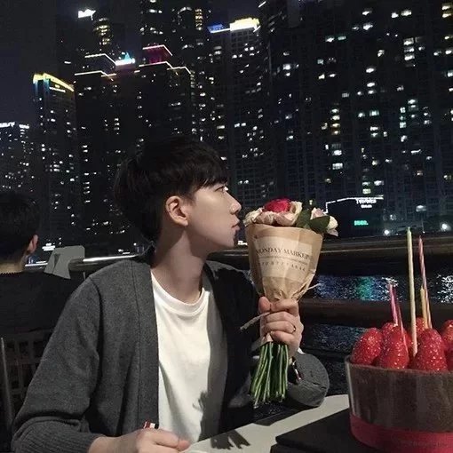 万鹏庆红