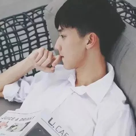龙卿芸荷